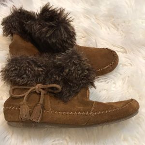 Minnetonka moccasins size 6